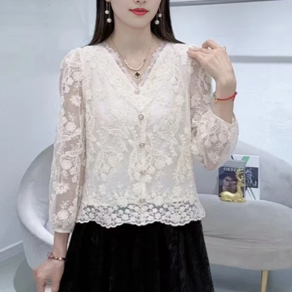 2025蕾丝小衫珍珠法式上衣时尚白色春季衬衫显瘦秋季镂空重工长袖