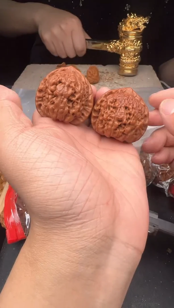 【闪购商品】桃核把件雷龙文玩-大尺寸王勇管帽随机发一对