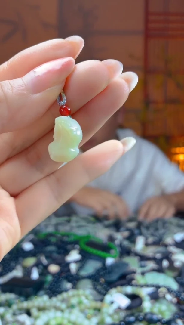 和田玉未镶嵌颈饰多样性发货，拍一发一