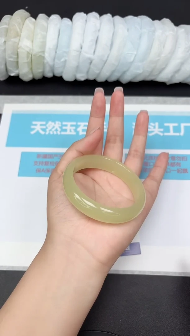 未镶嵌手镯石英质玉26/5859