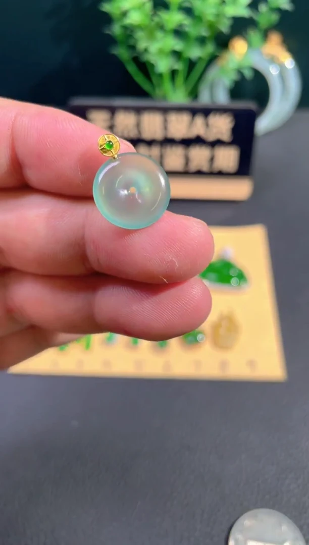 颈饰18K金镶嵌翡翠翡翠