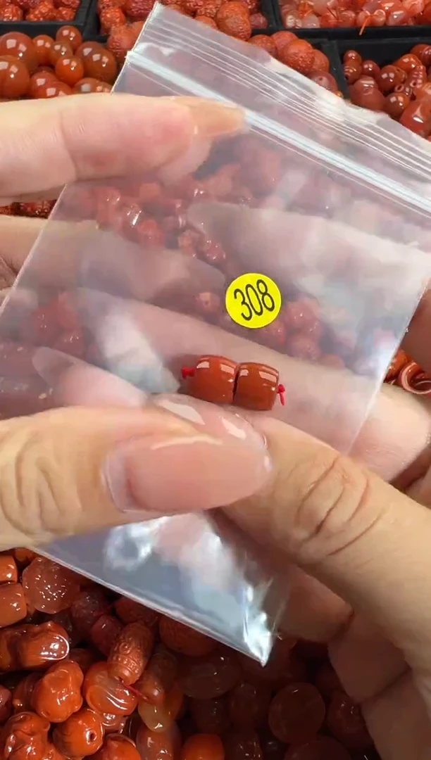 南红玛瑙未镶嵌颈饰1