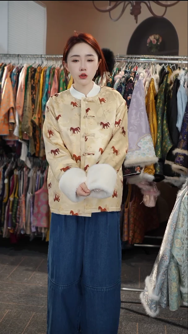 红马对襟夹棉外套  小米貂