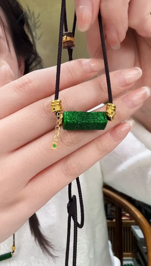 颈饰未镶嵌翡翠吊坠