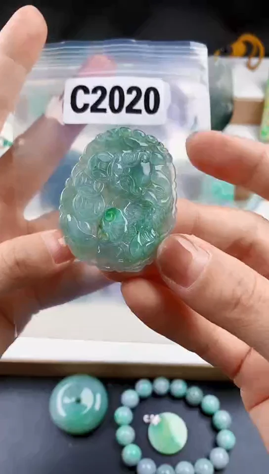 颈饰未镶嵌翡翠天然翡翠吊坠挂件