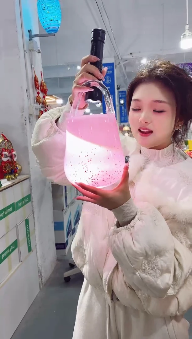 【闪购商品】无铅玻璃私花花瓶微瑕-IUT6