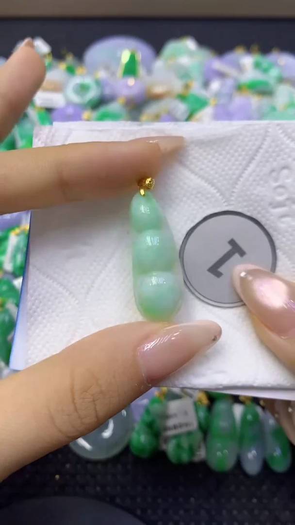 颈饰未镶嵌翡翠天然缅甸翡翠A货