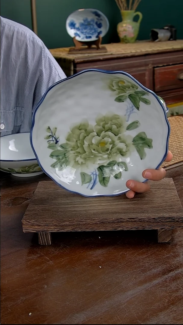 瓷片高白8英寸荷叶边深盘-绿牡丹