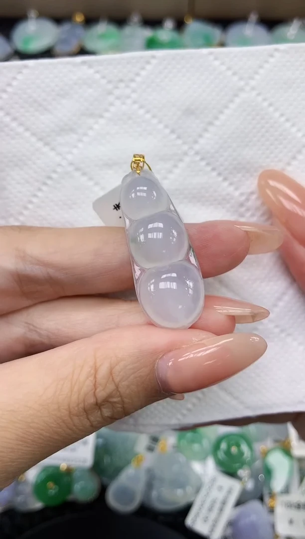 颈饰18K金镶嵌翡翠11111111111