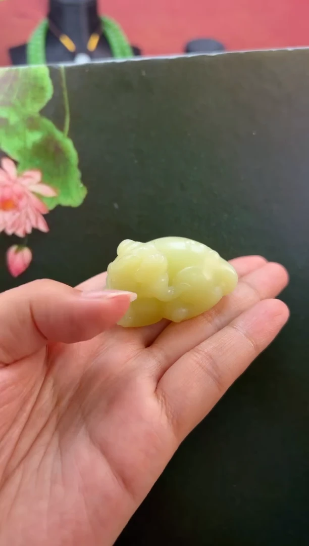 颈饰未镶嵌和田玉吊坠