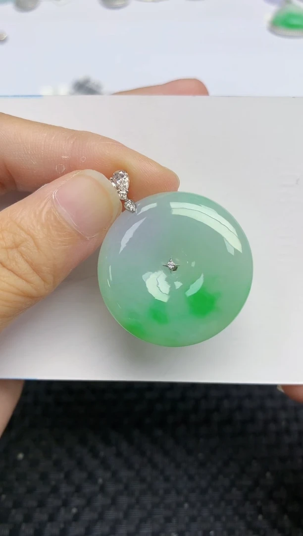 翡翠18K金镶嵌颈饰豆****训天然缅甸A货翡翠