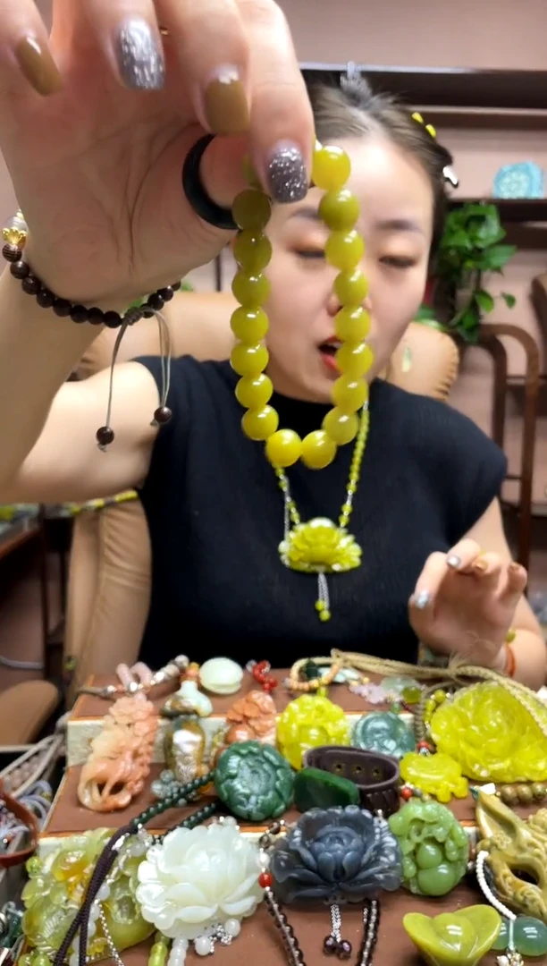 未镶嵌岫玉吊坠多样性发货发其中之一