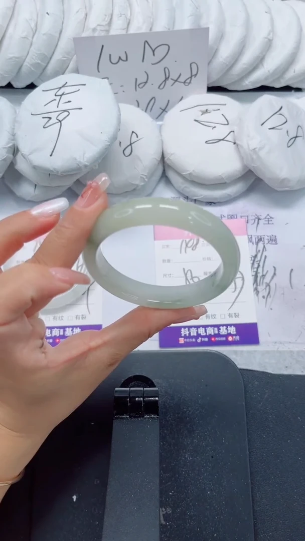 未镶嵌手镯石英质玉148-56
