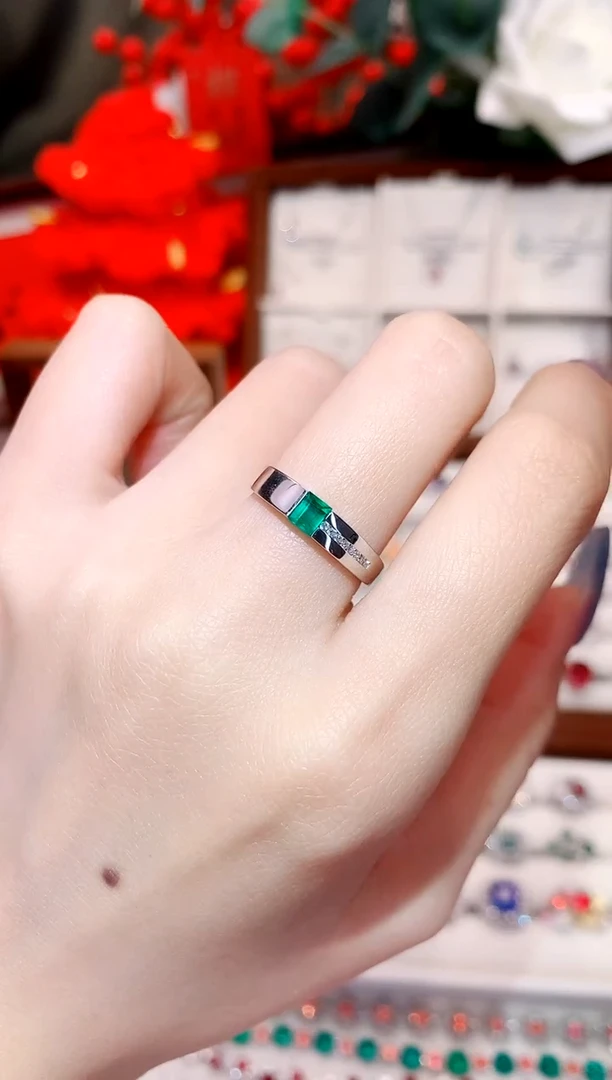 戒指18K金镶嵌祖母绿0.32ct/天然宝石/七天无理由