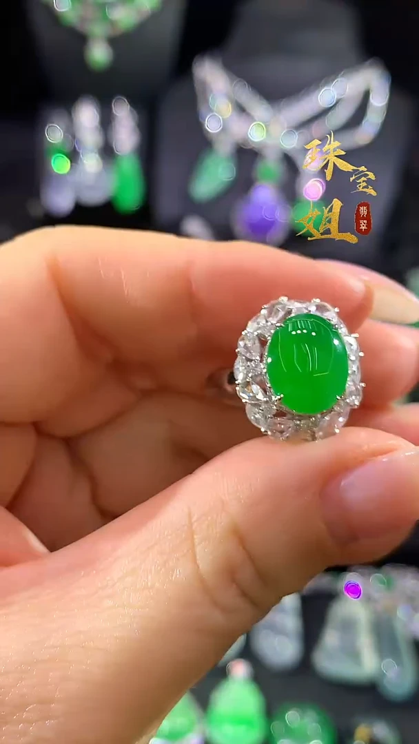 18K金镶嵌戒指翡翠戒指