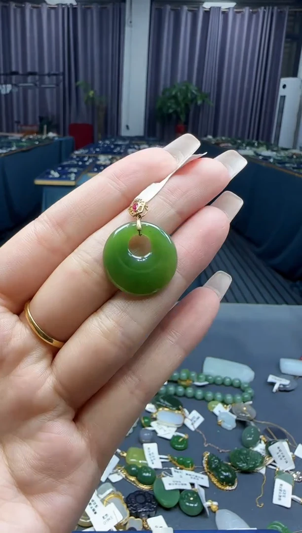 和田玉18K金镶嵌挂件1