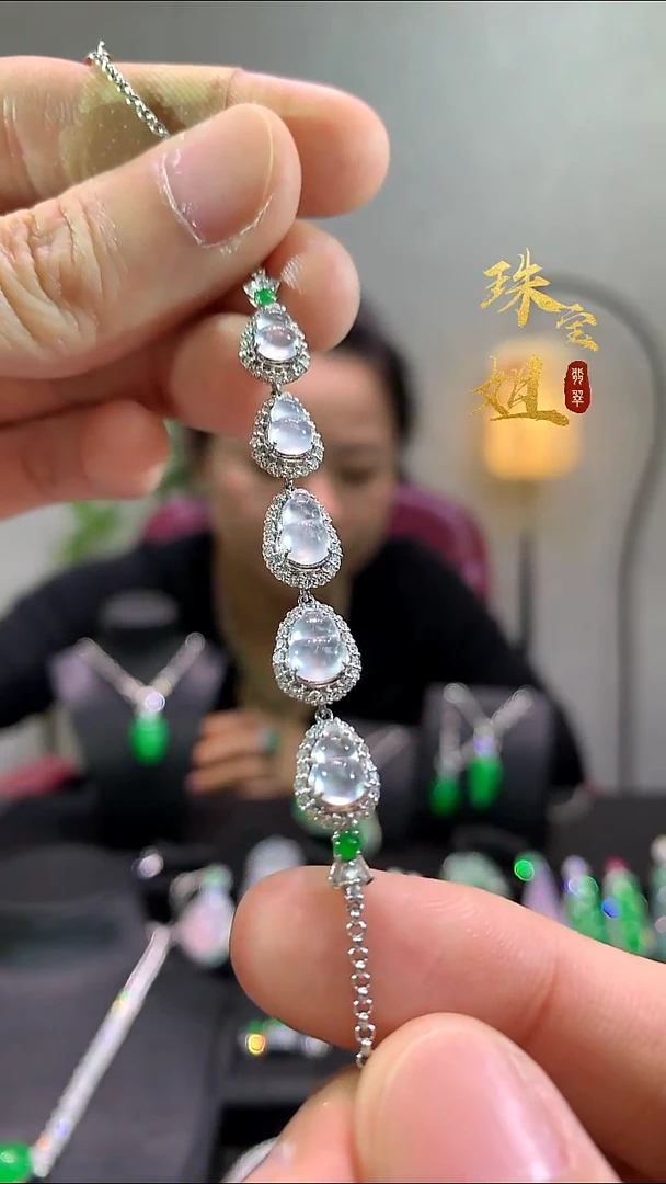 18K金镶嵌手链翡翠手链