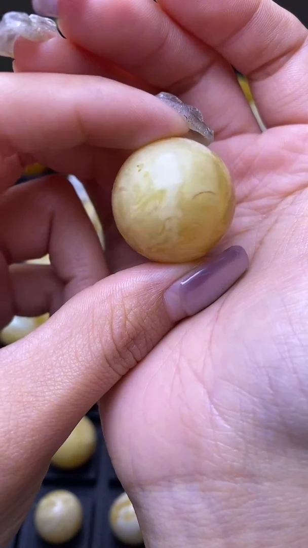 【闪购商品】琥珀裸石未镶嵌葵.100