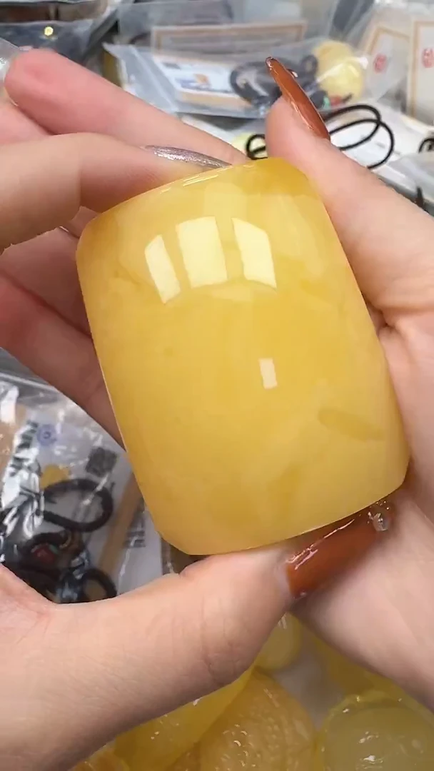 裸石琥珀未镶嵌如图