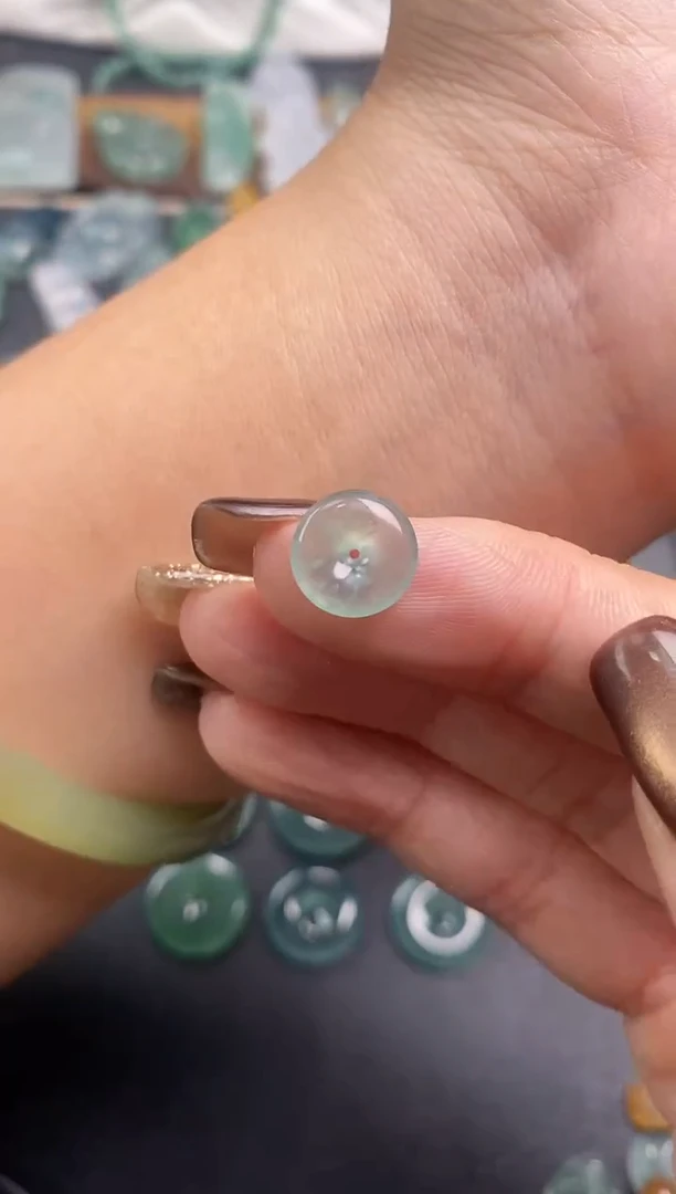 颈饰未镶嵌翡翠平安扣