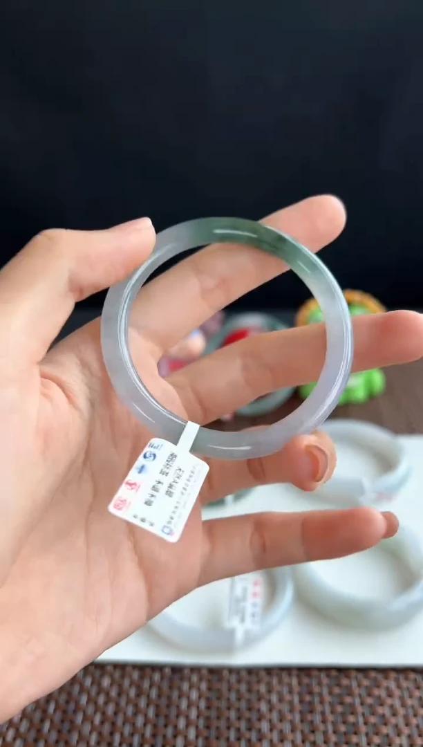 翡翠手镯未镶嵌10号52*6.2*6.5