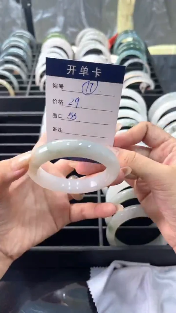未镶嵌手镯石英岩玉手镯