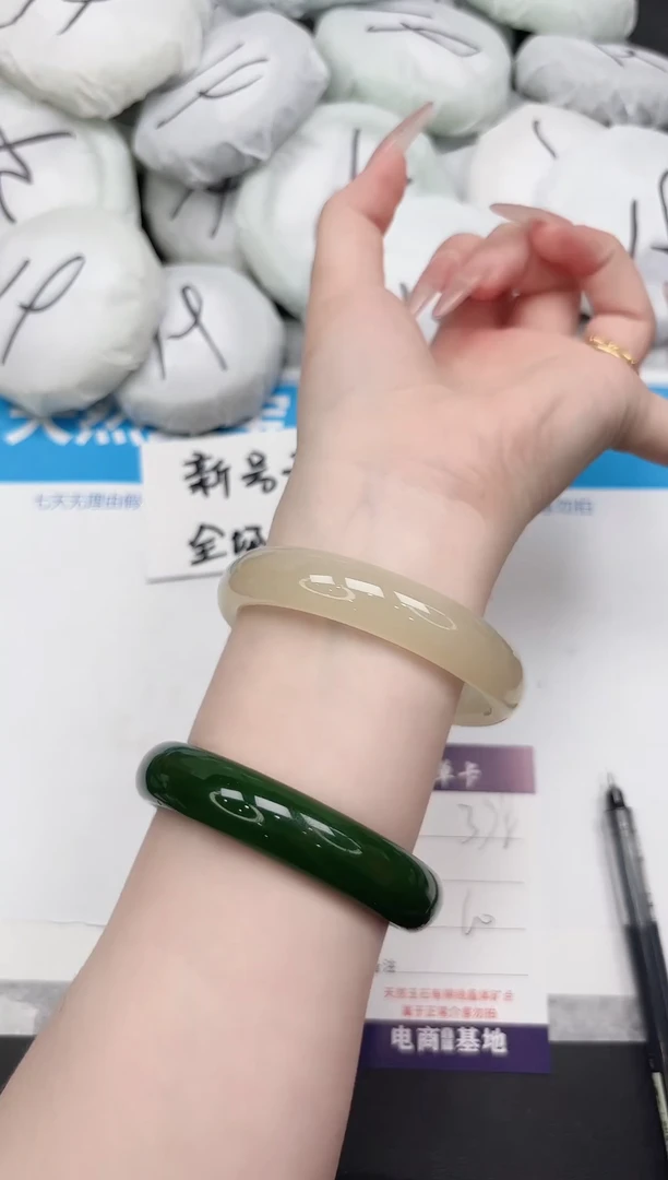 未镶嵌手镯石英质玉378-60