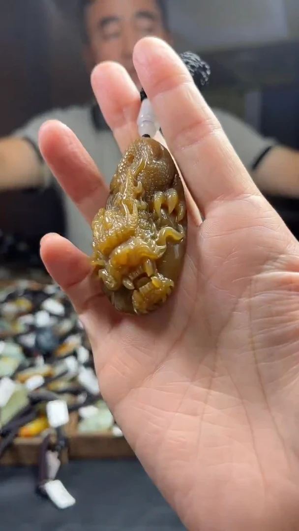 和田玉未镶嵌颈饰·