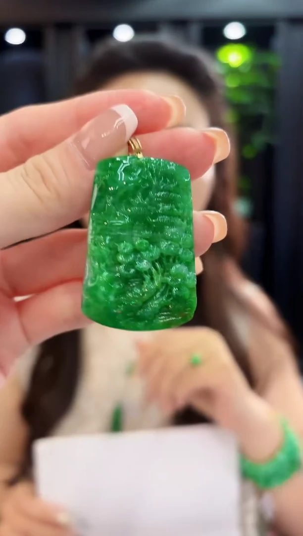 颈饰18K金镶嵌翡翠 缅料A货/支持复检/一件