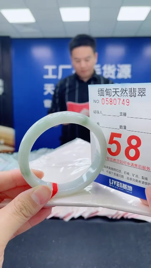 未镶嵌手镯翡翠天然翡翠手镯