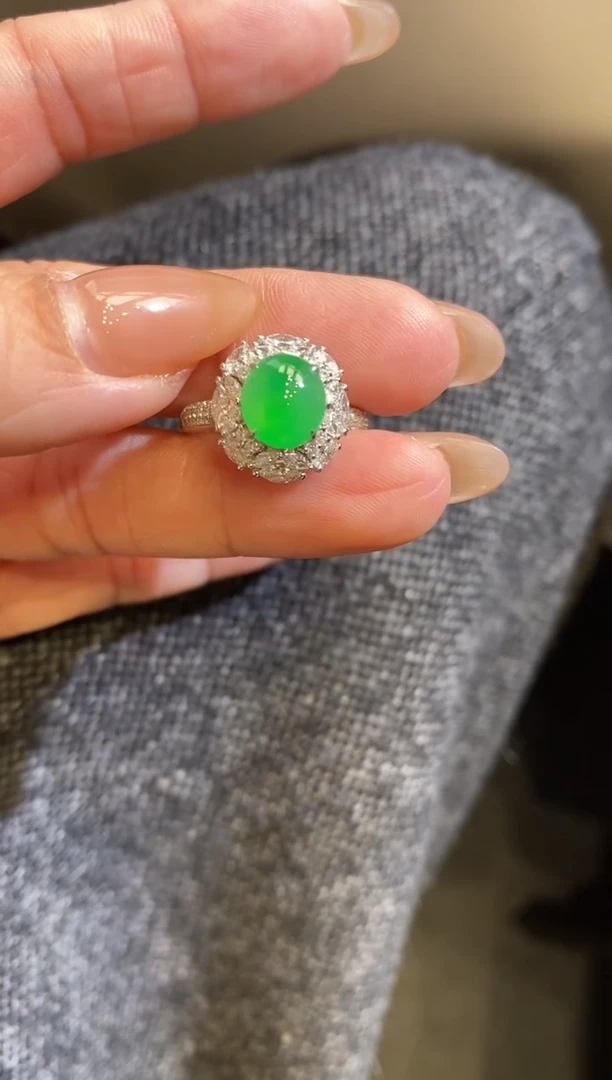 18K金镶嵌戒指翡翠戒指