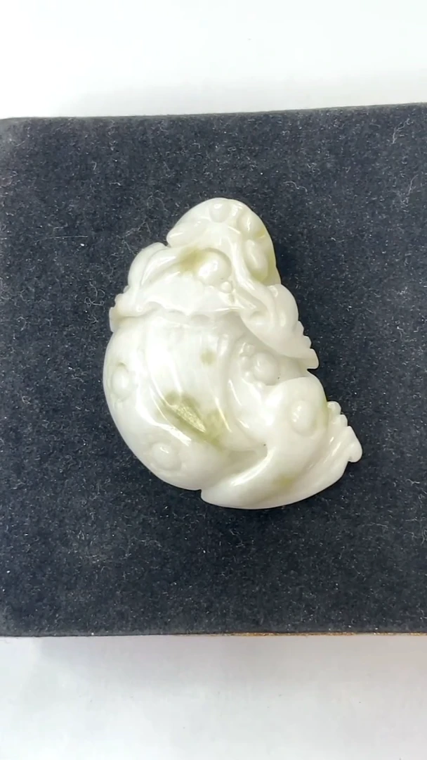 和田玉（青玉）足金镶嵌颈饰青玉三足金蟾暖手