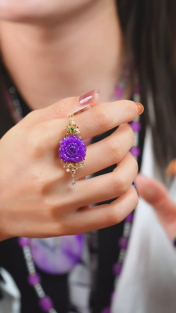 18K金镶嵌苏纪石（舒俱来）吊坠(不含链)1