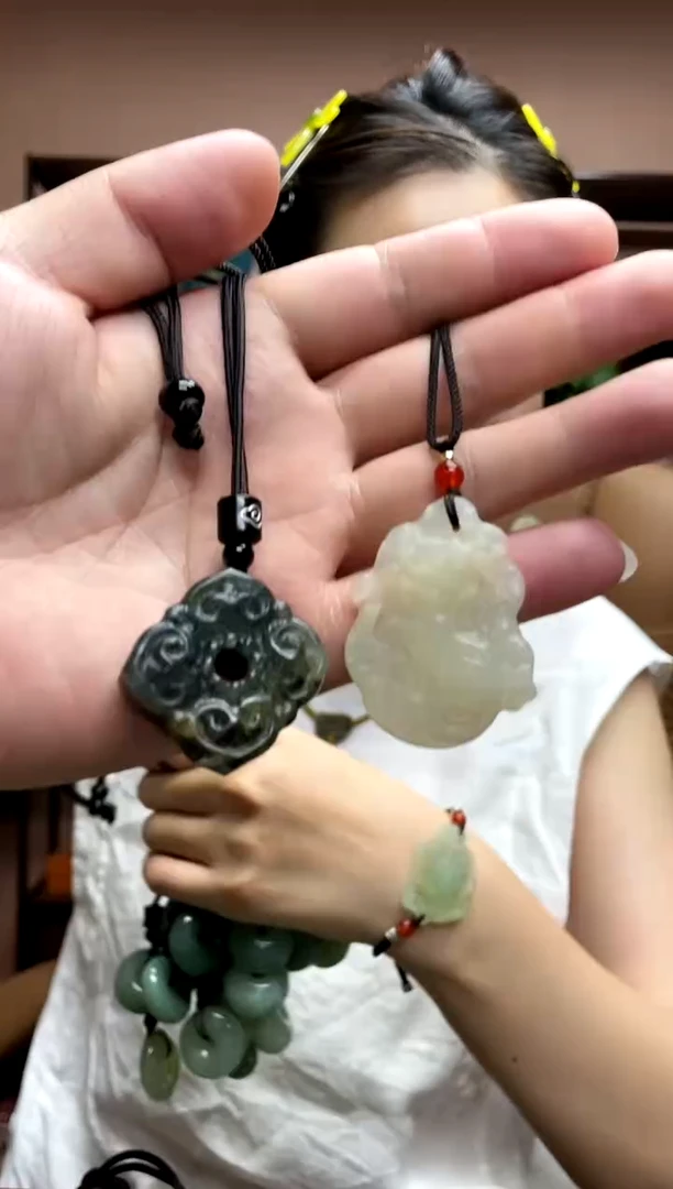 岫玉未镶嵌吊坠·