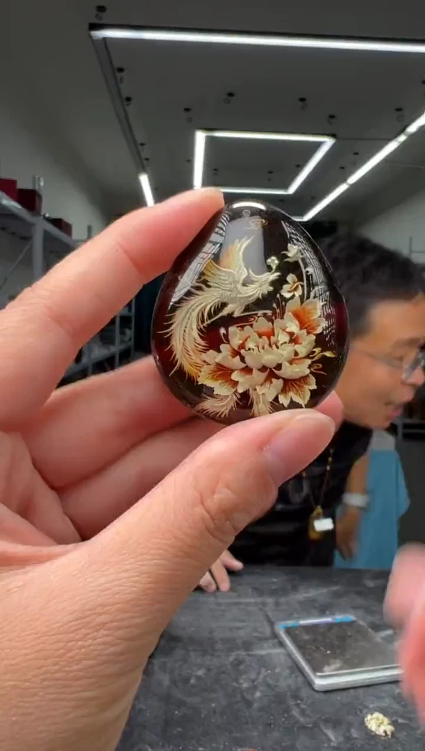 未镶嵌颈饰琥珀凤凰