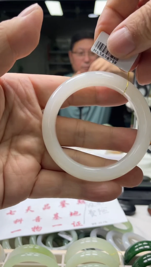 【闪购商品】和田玉手镯未镶嵌编码8358 圈口56-57