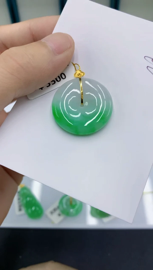 颈饰18K金镶嵌翡翠翡翠