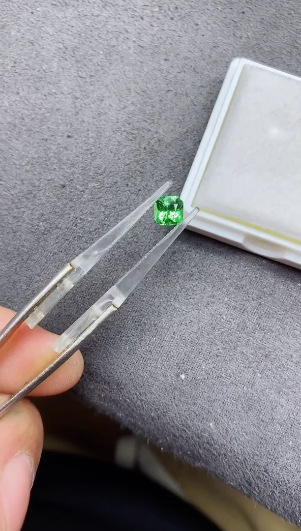 未镶嵌裸石石榴石（沙弗莱）1.03ct