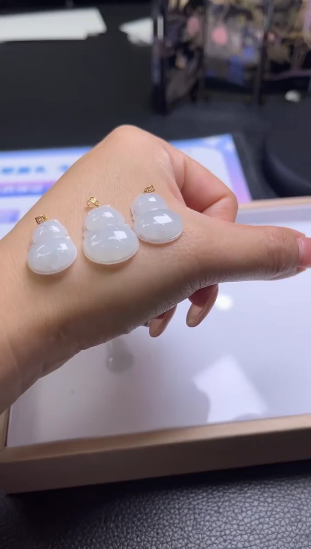颈饰18K金镶嵌翡翠B15/多样性发一件/配绳子