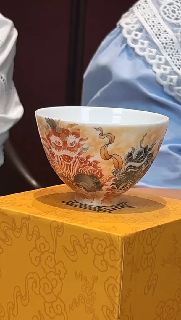 古县衙醒狮图鸡心杯