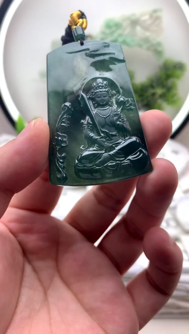 颈饰未镶嵌翡翠虚空藏