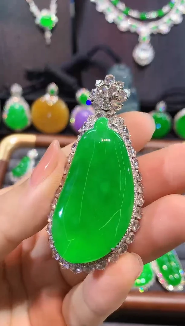 吊坠(不含链)18K金镶嵌翡翠朱*瓜