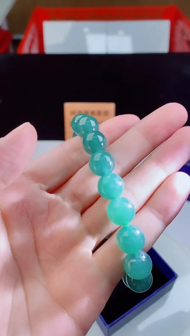 颈饰未镶嵌翡翠   ·