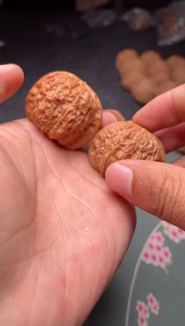 把件文玩核桃a279  血麒麟   40尺
