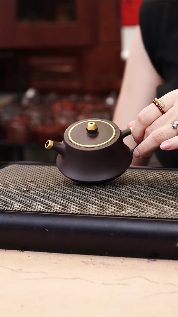 茶壶紫砂四号井茄皮紫泥描金柱础140cc