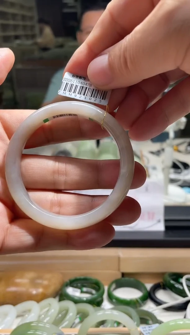 未镶嵌手镯和田玉56-58圈口 1025