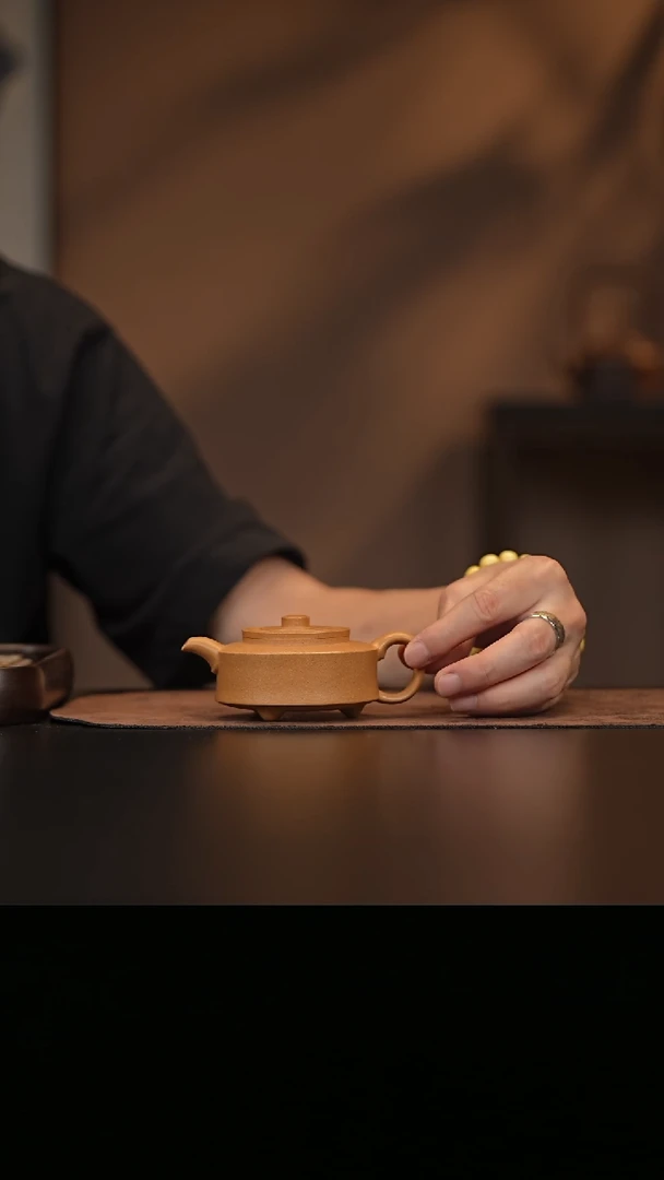 允禾斋 紫砂壶 周盘 黄段