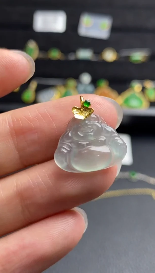 翡翠18K金镶嵌颈饰吊坠