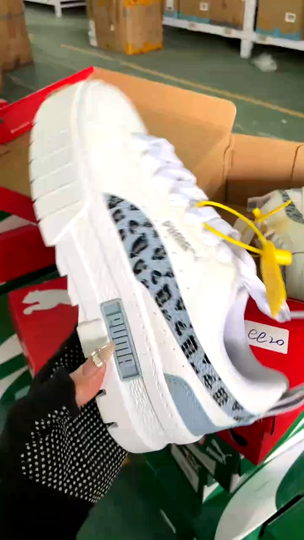 彪马时尚运动休闲鞋35.5M  ZZ79