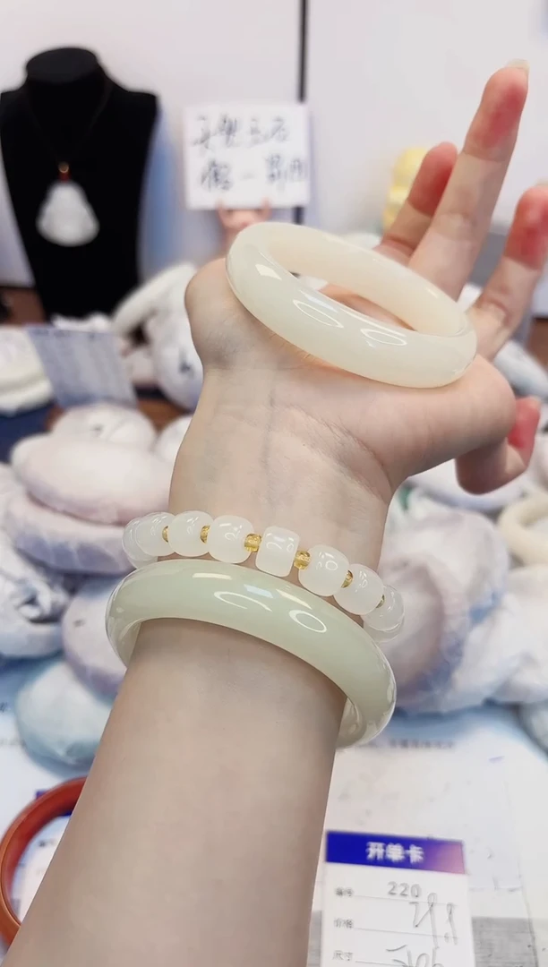 【闪购商品】石英质玉手镯未镶嵌220-玉兰白圈口54